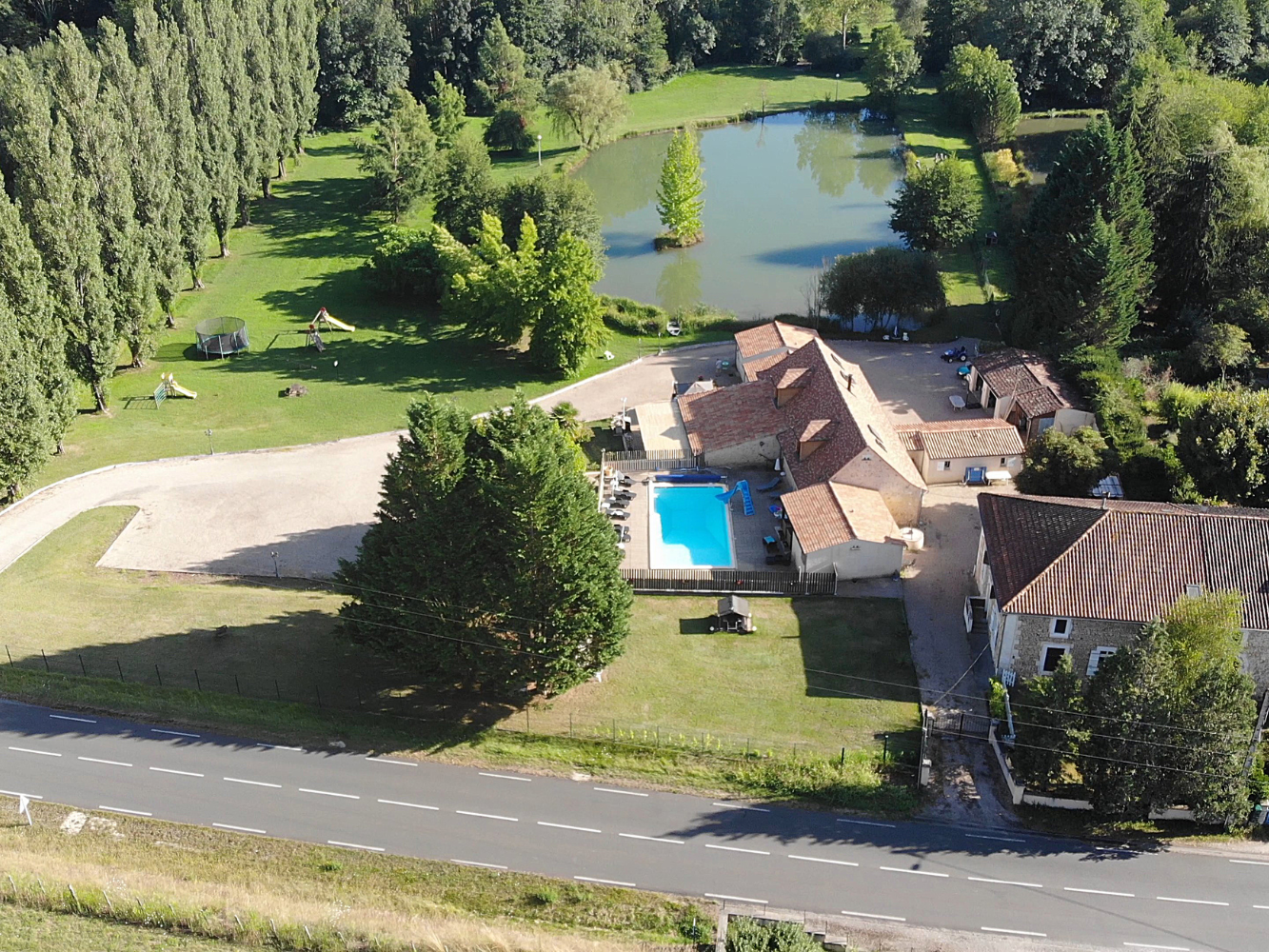 Le Domaine de l'Etang de Sandanet - Chambre d'hôtes et Gîtes en Dordogne Périgord Vert - Etang Gîtes Dordogne