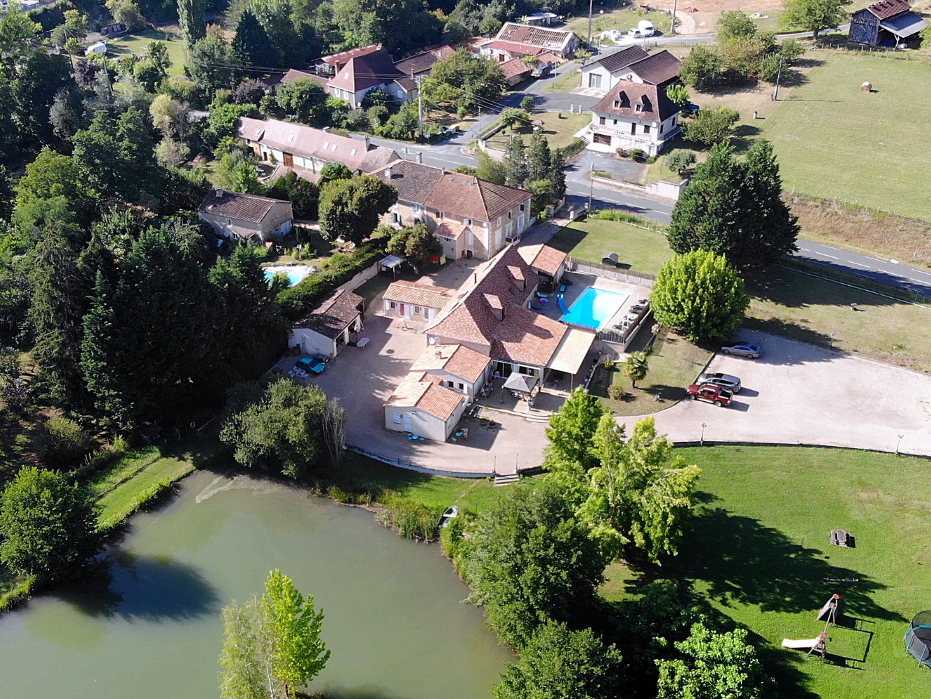 Le Domaine de l'Etang de Sandanet - Chambre d'hôtes et Gîtes en Dordogne Périgord Vert - Etang Gîtes Dordogne