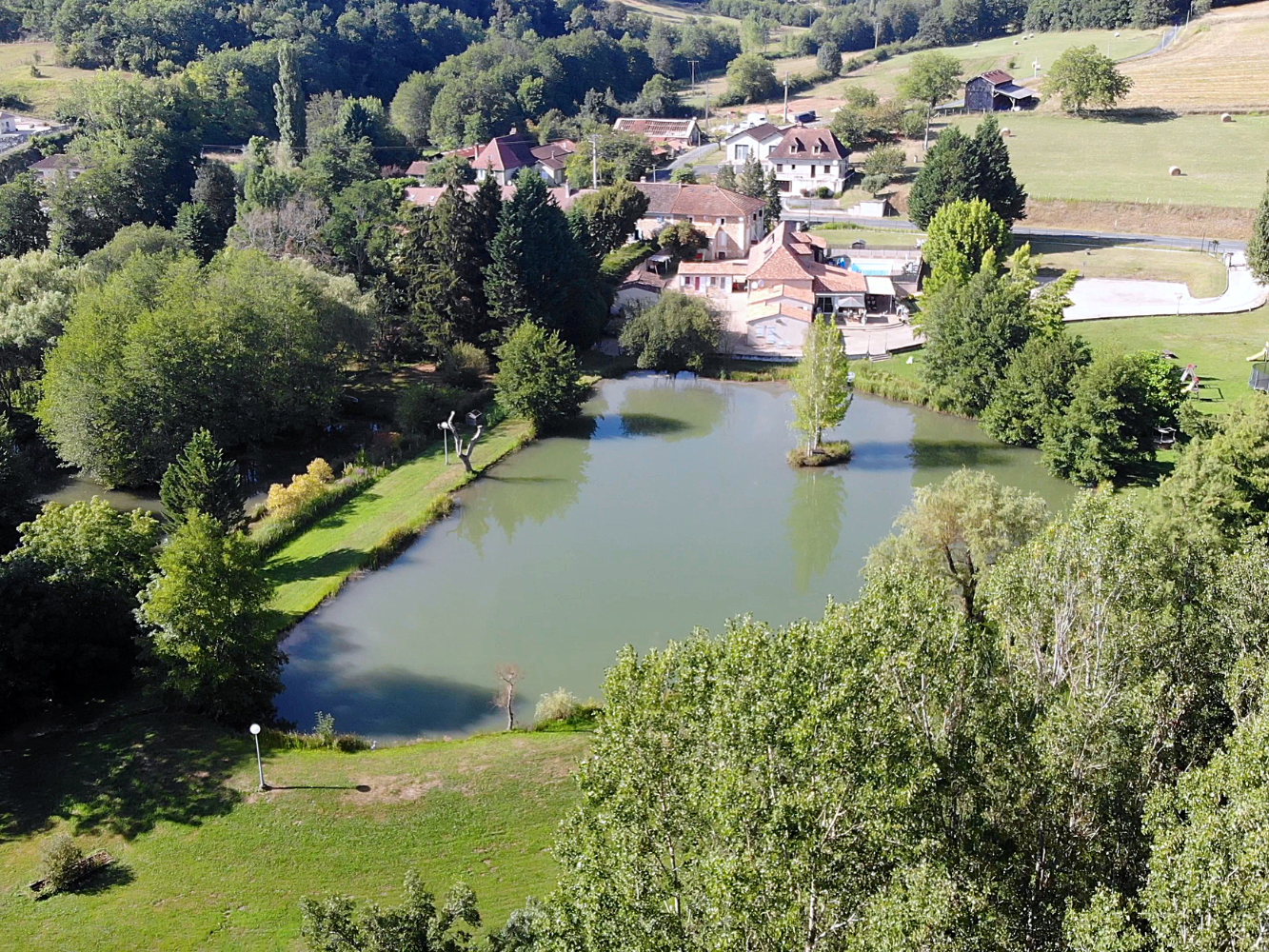 Le Domaine de l'Etang de Sandanet - Chambre d'hôtes et Gîtes en Dordogne Périgord Vert - Etang Gîtes Dordogne